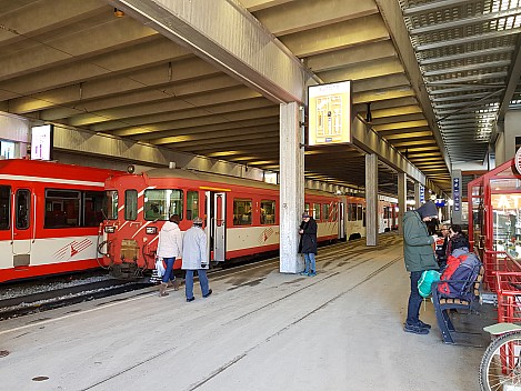 2018-01-29 14.52.50 Jim - Zermatt station.jpeg: 4032x3024, 4501k (2018 Mar 10 17:34)