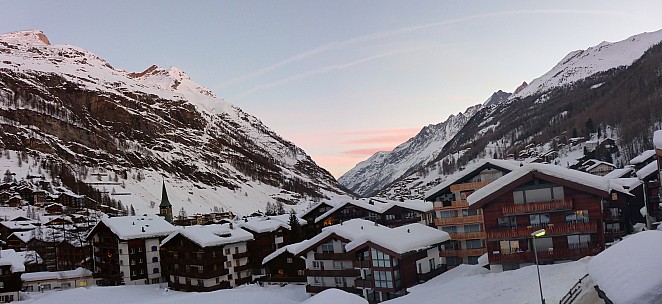 Zermatt early morning
Photo: Simon
2018-01-30 07.42.47; '2018 Jan 30 07:42'
Original size: 6,873 x 3,157; 17,727 kB; stitch