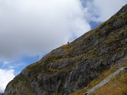 2019-01-18 12.18.15 P1000646 Jim - descending bluffs above lunch spot.jpeg: 4320x3240, 4922k (2019 May 10 21:46)