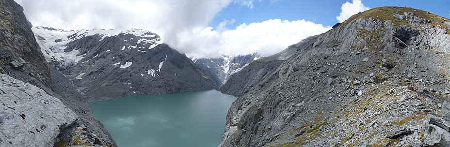 2019-01-18 13.45.39 Panorama Jim - Lower Otoko Pass_stitch.jpg: 12535x4107, 45167k (2019 May 10 21:46)