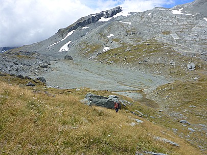 2019-01-18 14.12.43 P1020631 Simon - Bruce and route up moraine bench.jpeg: 4608x3456, 5857k (2019 Jun 20 21:11)