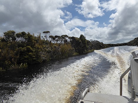 2019-11-14 15.04.36 P1020073 Brian - Freshwater River from water taxi.jpeg: 4000x3000, 4976k (2019 Nov 16 20:40)