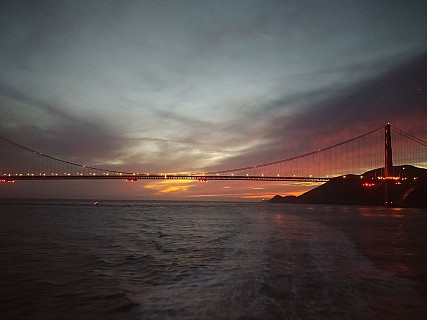   Leaving Golden Gate Bridge
Photo: Simon
Size: 4,160 x 3,120; 4,497 kB  