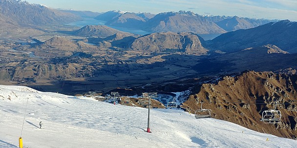 Jim at top of Greengates
Photo:&nbsp;Simon
2020-08-05&nbsp;16.27.26;&nbsp;'2020 Aug 05 16:27'
Original size:&nbsp;4,160 x 2,080; 3,977 kB
2020-08-05 16.27.26_HDR LG6 Simon - Jim at top of Greengates.jpeg