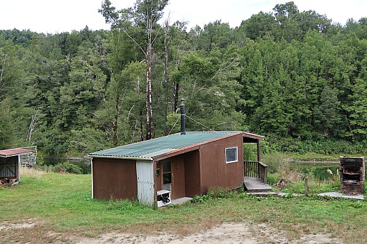 2022-03-11 10.49.42 IMG_0340 Brian - Jims Flat Hut.jpeg: 5472x3648, 11933k (2022 Dec 11 09:29)