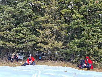 Lunch stop on the Hurunui River
Photographer;&nbsp;Simon
2022-08-01&nbsp;12.40.45;&nbsp;Metadata time: '2022 Aug 01 12:40'
Original size:&nbsp;4,032 x 3,024; 6,564 kB
Filename: 2022-08-01 12.40.45 S20 Simon - lunch stop on the Hurunui River.jpeg