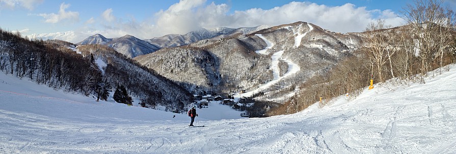Simon and view down the Giant
Photographer;&nbsp;Adrian
2024-03-10&nbsp;16.10.59;&nbsp;Metadata time: '2024 Mar 10 16:10'
Original size:&nbsp;16,544 x 5,622; 14,973 kB;&nbsp;stitch
Filename: 2024-03-10 16.10.59 S20+ Adrian - Simon and view down the Giant_stitch.jpg