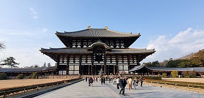 Ōsaka markets, visit to Nara
Tōdai-ji Temple str cr
Photo: Jim
2024-03-14 16.24.28; '2024 Mar 14 16:24'
Original size: 2,862 x 1,377; 1,178 kB; {i:2;}
2024-03-14 16.24.28 S21FE+ Jim - Tōdai-ji Temple_str_cr.jpg