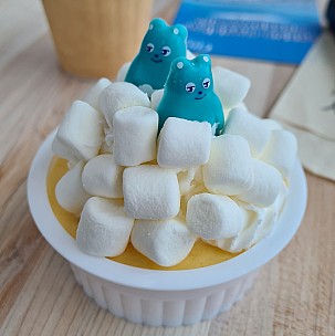 Abeno Harukas Beno icecream str cr
Photographer;&nbsp;Adrian
2024-03-14&nbsp;13.22.50;&nbsp;Metadata time: '2024 Mar 14 13:22'
Original size:&nbsp;2,496 x 2,504; 1,154 kB;&nbsp;{i:2;}
Filename: 2024-03-14 13.22.50 S20+ Adrian - Abeno Harukas Beno icecream_str_cr.jpg