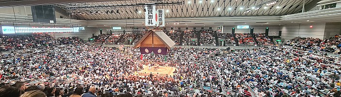 Kuromon market, Ōsaka Castle, Sumo Wrestling and Edion Arean\, Dōtonburi
Edion Area Sumo wrestling and audience
Photo: Adrian
2024-03-15 17.41.29; '2024 Mar 15 17:41'
Original size: 3,879 x 1,102; 1,991 kB; cr
2024-03-15 17.41.29 S20+ Adrian - Edion Area Sumo wrestling and audience_cr.jpg