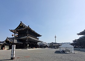 Shinkansen Ōsaka, Tōkyō, to Narita
Higashi Hongan-ji Temple
Photo: Jim
2024-03-16 14.29.16; '2024 Mar 16 14:29'
Original size: 2,992 x 2,143; 1,598 kB; cr
2024-03-16 14.29.16 S21FE+ Jim - Higashi Hongan-ji Temple_cr.jpg