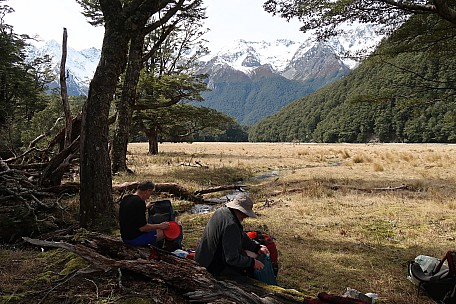 Lunch in the Huxley
Photographer;&nbsp;Brian
2024-09-29&nbsp;12.33.03;&nbsp;Metadata time: '2024 Sept 29 12:33'
Original size:&nbsp;5,472 x 3,648; 11,398 kB
Filename: 2024-09-29 12.33.03 IMG_1214 Brian - lunch in the Huxley.jpeg