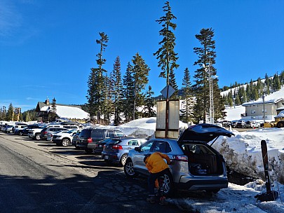 2025-02-28 12.35.12 S20+ Simon - Nick putting on his boots at White Pass.jpeg: 9248x6936, 15602k (2025 Jun 02 13:04)