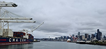 Seattle from Dwamish Waterway
Photographer;&nbsp;Simon
2025-03-03&nbsp;11.30.53;&nbsp;Metadata time: '2025 Mar 03 11:30'
Original size:&nbsp;9,248 x 4,262; 8,252 kB;&nbsp;cr
Filename: 2025-03-03 11.30.53 S20+ Simon - Seattle from Dwamish Waterway_cr.jpg