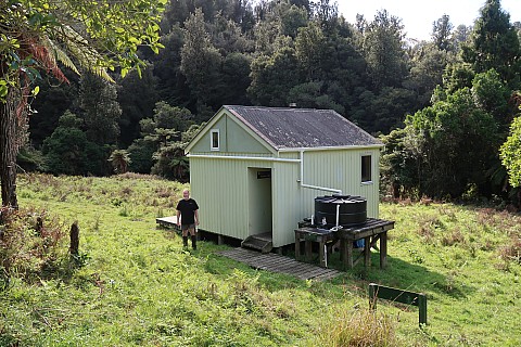 Simon at Trains Hut
Photographer;&nbsp;Brian
2025-05-04&nbsp;13.27.24;&nbsp;Metadata time: '2025 May 04 13:27'
Original size:&nbsp;5,472 x 3,648; 12,087 kB
Filename: 2025-05-04 13.27.24 IMG_1486 Brian - Simon at Trains Hut.jpeg