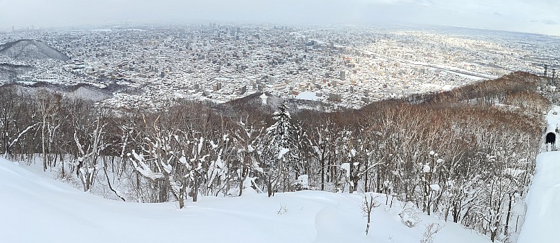 Sapporo view from Moiwayama
Photographer;&nbsp;Simon
2026-01-31&nbsp;14.46.41;&nbsp;Metadata time: '2026 Jan 31 18:46'
Original size:&nbsp;6,501 x 2,824; 3,675 kB;&nbsp;stitch
Filename: 2026-01-31 14.46.41 S20+ Simon - Sapporo view from Moiwayama_stitch.jpg