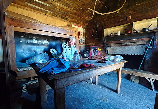 Bruce inside Fanghill Hut
Photographer;&nbsp;Simon
2026-03-06&nbsp;15.36.17954;&nbsp;Metadata time: '2026 Mar 06 15:36'
Original size:&nbsp;4,000 x 2,772; 3,188 kB;&nbsp;cr
Filename: 2026-03-06 15.36.17954 Xpr1VII Simon - Bruce inside Fanghill Hut_cr.jpg