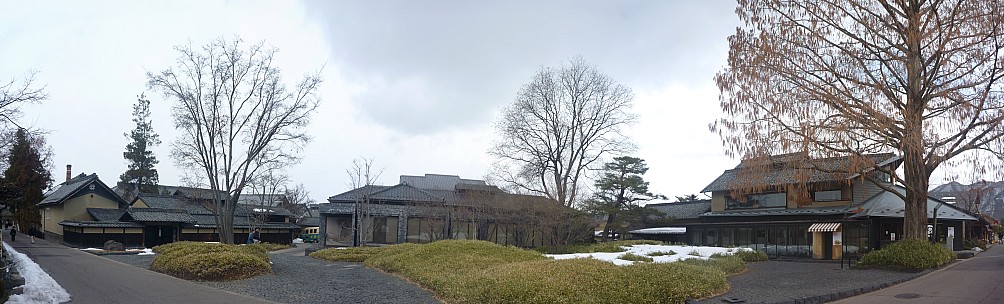 2015-02-13 12.41.00 Panorama Simon - Masuichi-Ichimura Sake Brewery garden_stitch.jpg: 9857x2986, 6903k (2015 Jun 07 14:14)