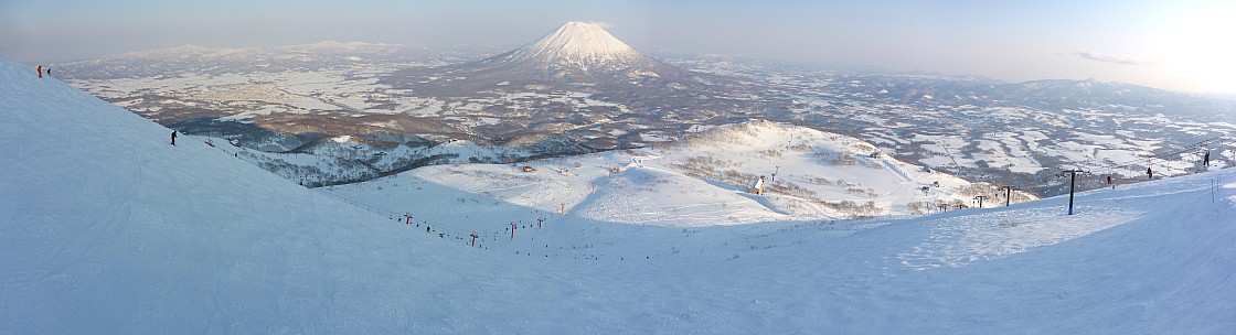 2016-02-28 16.16.07 Panorama Simon - evening view of Wonderland chair from top_stitch.jpg: 11557x3136, 30099k (2016 May 22 19:31)