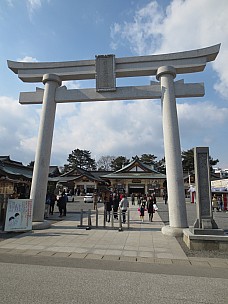 2017-01-22 12.49.56 IMG_9255 Anne - Hiroshima Gokoku Shrine.jpeg: 3456x4608, 5395k (2017 Jan 26 18:37)