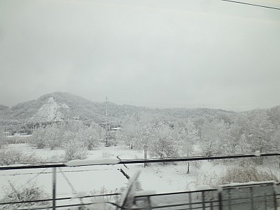 2017-01-23 10.55.30 IMG_9300 Anne - snowy view from train.jpeg: 4608x3456, 4229k (2017 Jan 26 18:37)