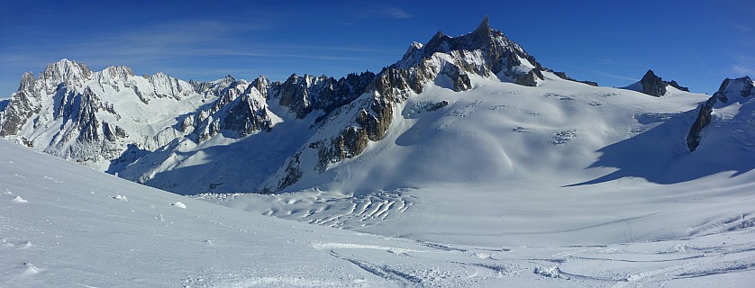 2018-01-24 12.27.21 Panorama Simon - Vallée Blanche névé_stitch.jpg: 8648x3304, 25319k (2018 Feb 23 22:03)