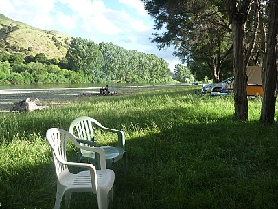 Riverside
Photographer;&nbsp;Simon
2013-12-07&nbsp;18.58.42;&nbsp;Metadata time: '2013 Dec 07 18:58'
Original size:&nbsp;4,000 x 3,000; 7,064 kB
Filename: 2013-12-07 18.58.42 P1050460 Simon - Riverside.jpeg