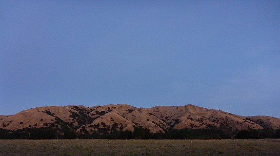 View across flats and river to Morison Hill
Photographer;&nbsp;Simon
2016-03-05&nbsp;20.16.26;&nbsp;Metadata time: '2016 Mar 05 20:16'
Original size:&nbsp;4,608 x 2,567; 3,920 kB;&nbsp;cr
Filename: 2016-03-05 20.16.26 P1000877 Simon - view across flats and river to Morison Hill_cr.jpg