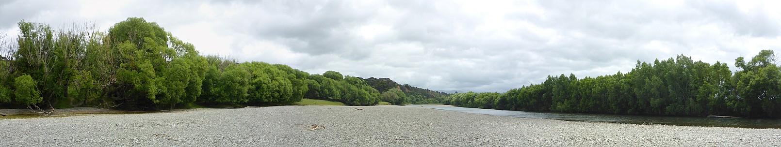 Ruamahanga River stitch cr
Photographer;&nbsp;Simon
2017-11-18&nbsp;13.12.42;&nbsp;Metadata time: '2017 Nov 18 13:12'
Original size:&nbsp;10,355 x 1,955; 17,294 kB;&nbsp;{i:2;}
Filename: 2017-11-18 13.12.42 Panorama Simon - Ruamahanga River_stitch_cr.jpg