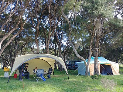 New dome shelter and tents
Photographer;&nbsp;Simon
2022-03-26&nbsp;11.34.32;&nbsp;Metadata time: '2022 Mar 26 11:34'
Original size:&nbsp;4,160 x 3,120; 9,305 kB
Filename: 2022-03-26 11.34.32 LG6 Simon - New dome shelter and tents.jpeg