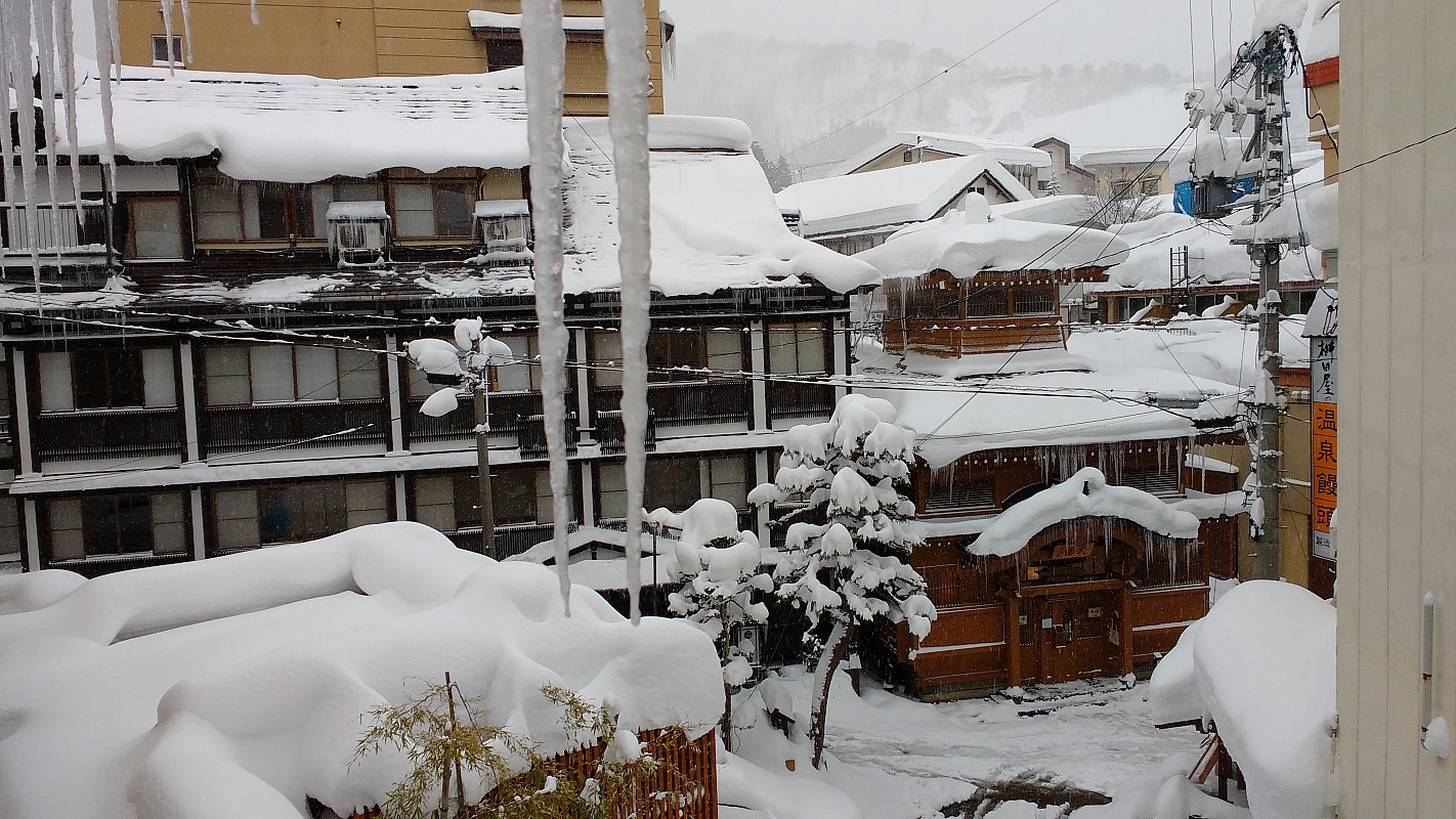2017-01-15 08.23.47 IMG_20170115_082347025 Simon - view from Ryokan Jonnobi.jpeg: 4160x2340, 1700k (2017 Nov 05 13:30)