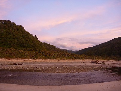 2011-01-22 21.08.46 P1010940 Simon Looking up Kohaihai River.jpeg: 4000x3000, 5049k (2011 Jan 22 21:08)