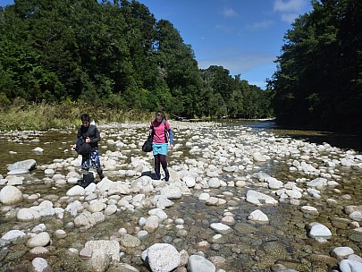 Walking up Genner River
Photographer;&nbsp;Simon
2011-01-25&nbsp;11.13.32;&nbsp;Metadata time: '2011 Jan 25 11:13'
Original size:&nbsp;4,000 x 3,000; 6,751 kB
Filename: 2011-01-25 11.13.32 P1020013 Simon Walking up Genner River.jpeg