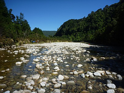 Gunner looking downstream to camp
Photographer;&nbsp;Simon
2011-01-26&nbsp;10.31.19;&nbsp;Metadata time: '2011 Jan 26 10:31'
Original size:&nbsp;4,000 x 3,000; 6,816 kB
Filename: 2011-01-26 10.31.19 P1020025 Simon Gunner looking downstream to camp.jpeg
