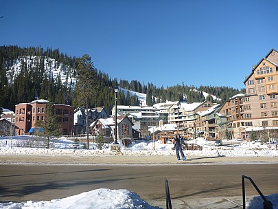 Jim and Winter Park base from Parsenn Road
Photographer;&nbsp;Simon
2014-01-23&nbsp;09.42.40;&nbsp;Metadata time: '2014 Jan 23 09:42'
Original size:&nbsp;4,000 x 3,000; 6,556 kB
Filename: 2014-01-23 09.42.40 P1000121 Simon - Jim and Winter Park base from Parsenn Road.jpeg