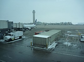 Denver International Airport Apron
Photographer;&nbsp;Simon
2014-02-09&nbsp;13.44.55;&nbsp;Metadata time: '2014 Feb 09 13:44'
Original size:&nbsp;4,000 x 3,000; 4,601 kB
Filename: 2014-02-09 13.44.55 P1000454 Simon - Denver International Airport Apron.jpeg