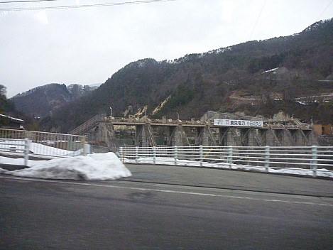View of dam from Hakuba bus
Photographer;&nbsp;Simon
2015-02-08&nbsp;12.42.24;&nbsp;Metadata time: '2015 Feb 08 12:42'
Original size:&nbsp;4,000 x 3,000; 4,206 kB
Filename: 2015-02-08 12.42.24 P1010337 Simon - view of dam from Hakuba bus.jpeg