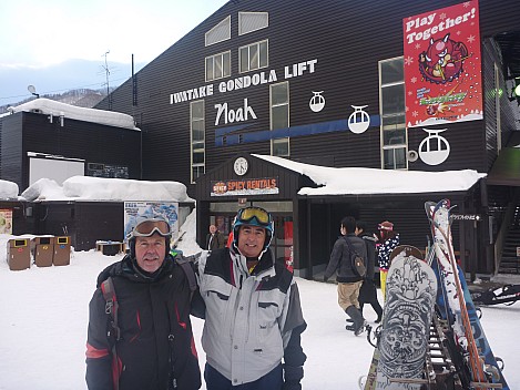 End of the day waiting for bus at Iwatake Gondola
Photographer;&nbsp;Simon
2015-02-10&nbsp;16.30.37;&nbsp;Metadata time: '2015 Feb 10 20:30'
Original size:&nbsp;4,000 x 3,000; 5,083 kB
Filename: 2015-02-10 16.30.37 P1010417 Simon - end of the day waiting for bus at Iwatake Gondola.jpeg