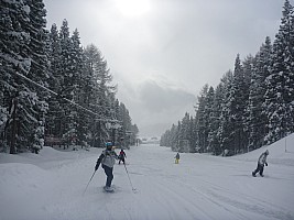 Jim on lift  6 pair course
Photographer;&nbsp;Simon
2015-02-14&nbsp;09.03.43;&nbsp;Metadata time: '2015 Feb 14 09:03'
Original size:&nbsp;4,000 x 3,000; 5,091 kB
Filename: 2015-02-14 09.03.43 P1010541 Simon - Jim on lift 6 pair course.jpeg