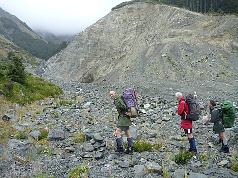 2016-01-03 13.16.40 P1040047 Philip - looking up eroded side creek in Temple Stream South Branch.jpeg: 4320x3240, 5934k (2016 Jan 03 13:16)