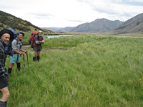 2016-01-07 11.30.32 IMG_2406 Bruce - Brian Philip and Simon view down the Ahuriri.jpeg: 2816x2112, 856k (2016 Feb 16 19:25)