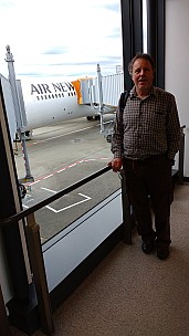 2016-02-22 08.03.17 IMG_20160222_120316668 Simon - fresh off plane.jpeg: 2340x4160, 2893k (2016 Feb 22 12:07)