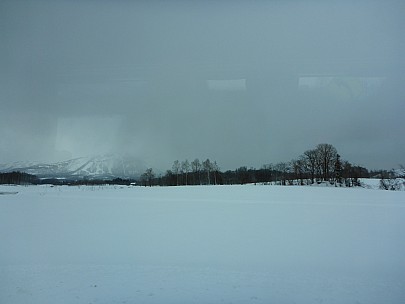 2016-02-22 15.28.06 P1000398 Simon - Niseko view from bus.jpeg: 4608x3456, 5883k (2016 Mar 26 15:27)