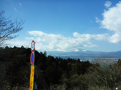 2016-03-02 13.02.12 P1000803 Simon - Mt Fuji from bus.jpeg: 4608x3456, 6148k (2016 Mar 02 13:02)