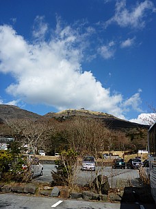 2016-03-02 13.35.11 P1000807 Simon - view of Komagatake Ropeway from Lake Ashi.jpeg: 3456x4608, 5221k (2016 Mar 02 13:35)