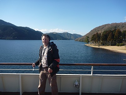 2016-03-02 15.07.57 P1020399 Adrian - Simon and LAke Ashinoko north.jpeg: 4000x3000, 5430k (2016 Mar 07 22:35)