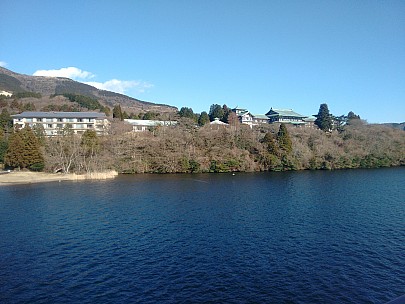2016-03-02 15.09.03 IMG_20160302_150903039 Adrian - Hakone-en from the lake.jpeg: 3264x2448, 3200k (2016 Mar 02 19:09)