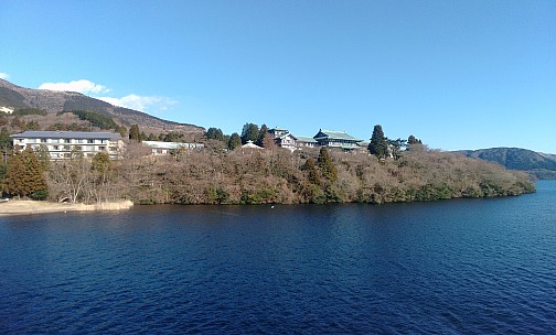 2016-03-02 15.09.03 IMG_20160302_150903306 Adrian - Hakone-en from the lake_stitch.jpg: 3871x2334, 8932k (2016 Sept 07 20:51)