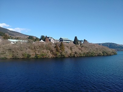 2016-03-02 15.09.10 IMG_20160302_150909183 Adrian - Hakone-en from the lake.jpeg: 3264x2448, 2450k (2016 Mar 02 19:09)