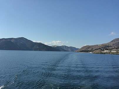 2016-03-02 15.13.02 P1000835 Simon - view north to Hakone-en.jpeg: 4608x3456, 5741k (2016 Mar 02 15:13)